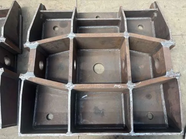 Fixed and mobile headers for filter presses